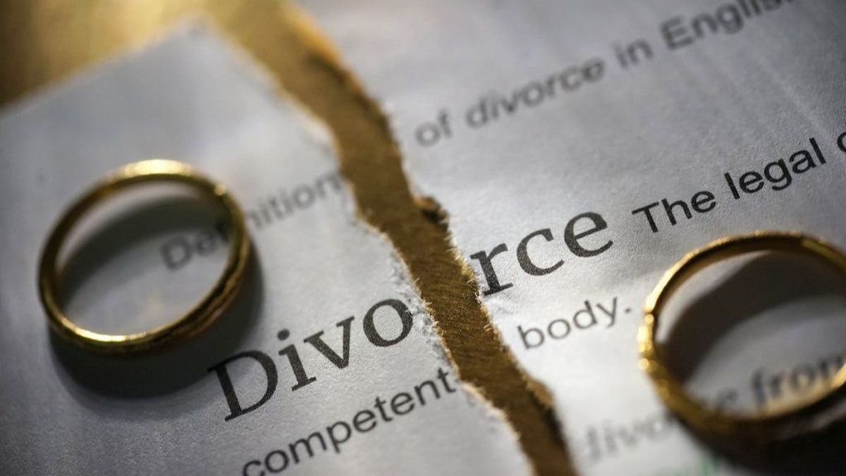 Bank Official Akshat Vijay Banavalikar arrested for misusing his wife's PAN card and hacking her Income Tax details.