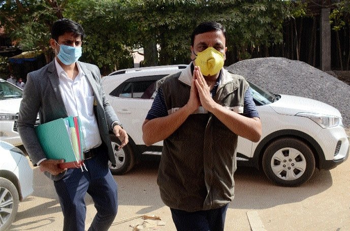 File Photo: Former IAS officer Babulal Agrawal while ED sleuths escorted him to be produced in PMLA court.