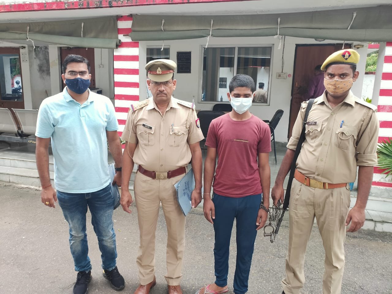 आजमगढ़: ग्राहक सेवा केंद्र की फर्जी वेबसाइट बनाकर ठगी करने वाले अंतरराज्यीय गैंग का भांड़ाफोड़, एक गिरफ्तार