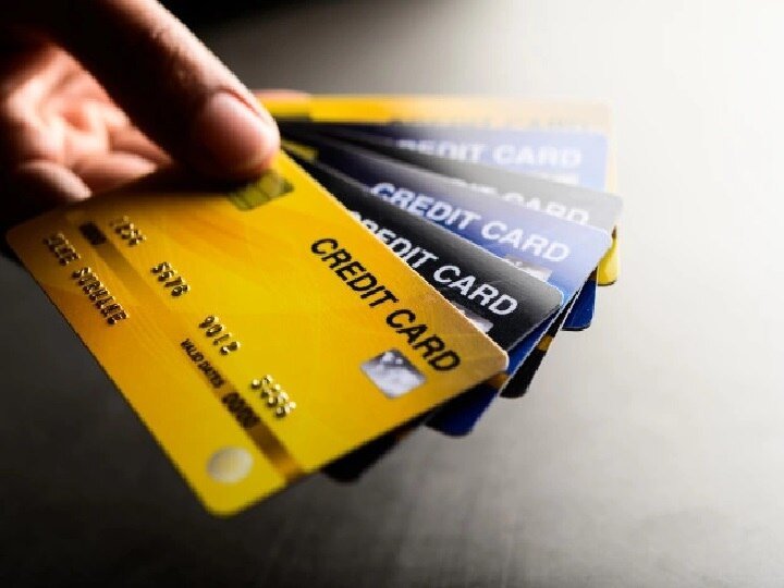 Lockdown में नौकरी गई तो बचपन के तीन दोस्त करने लगे Cyber Fraud, Credit card holder के मोबाइल नंबर बदलकर अब तक 50 लाख से अधिक की ठगी कर ली। अब जानिए क्या हुआ इनके साथ