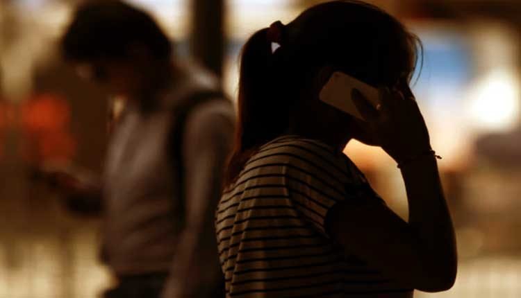 Sextortion: Nude Call के जाल में फंसे दिल्ली सरकार से Retired अधिकारी, इस Fraud से कैसे बचें। जानिए यहां