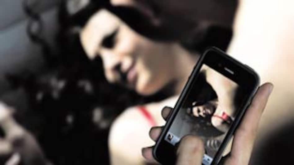 पुराने दोस्तों से हुई मुलाकात तो Morphed Porn Video बना करने लगे Cyber Fraud, राजस्थान से Delhi Police ने किया गिरफ्तार