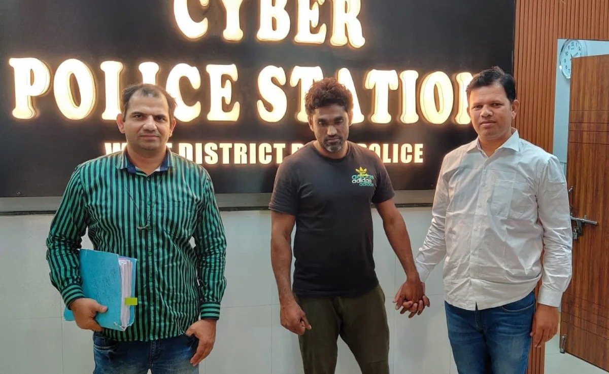 Sextortion racket mastermind arrested by Delhi Police.