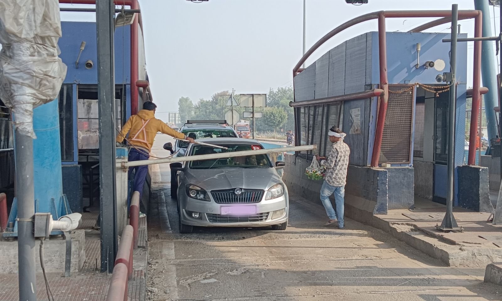 कहीं टोल प्लाजा पर आप न हो जाएं फर्जीवाड़े का शिकार, FASTag को ब्लैकलिस्ट बता हो रही दोगुनी वसूली