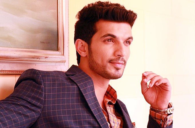 popular actor arjun bijlani falls victim to cyber hacking, shares ordeal to alert fans