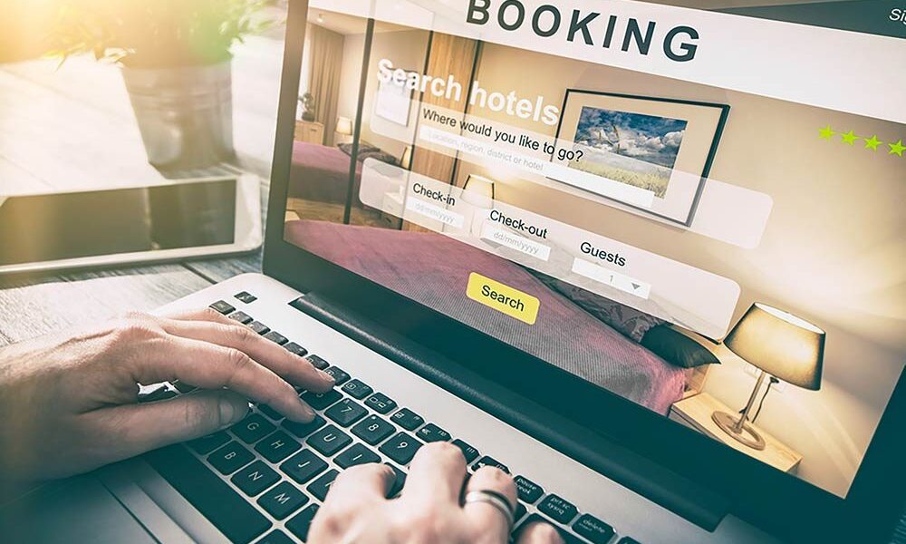 Online Hotel Booking कर रहे हों तो हो जाइये सावधान, Cyber अपराधी Google के विज्ञापन से बना रहे लोगो को शिकार