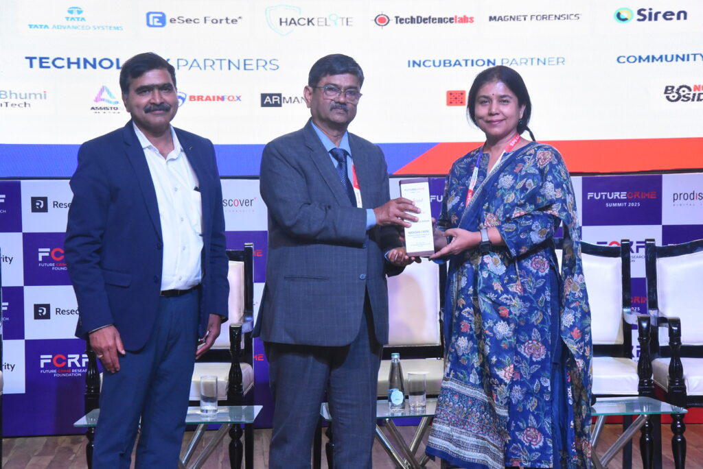 Dr. Manisha Nene receiving her award at FutureCrime Summit 2025.