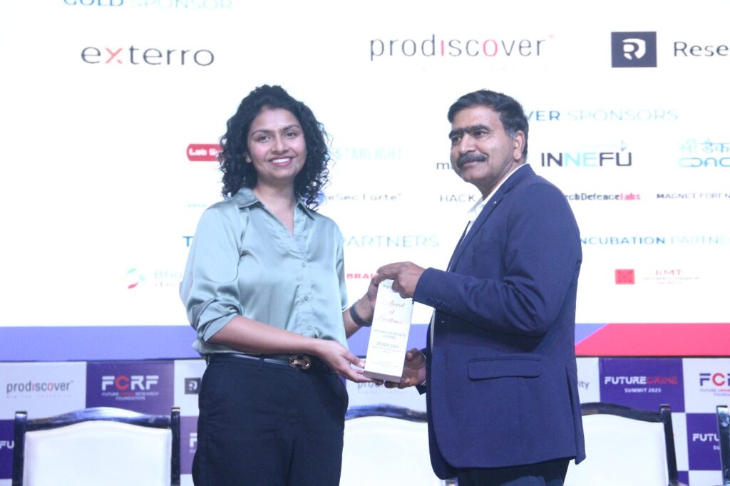 Uplabdhi Singh receiving her award at FutureCrime Summit 2025.