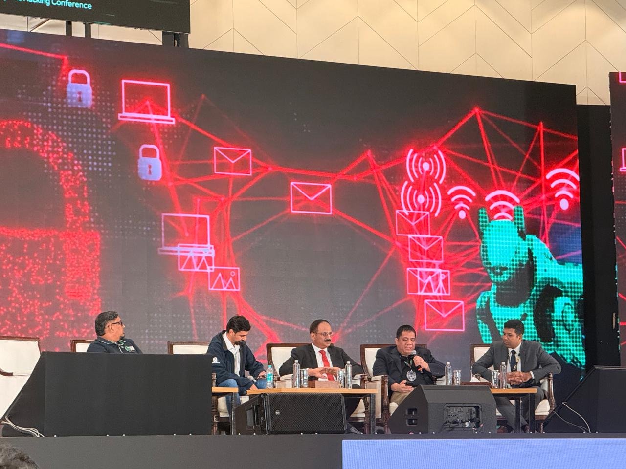 Lt Gen (Retd.) M. U. Nair, former National Cyber Security Coordinator, leads a discussion on trust and transparency as cornerstones of cyber resilience at c0c0n 2025 in Kochi.